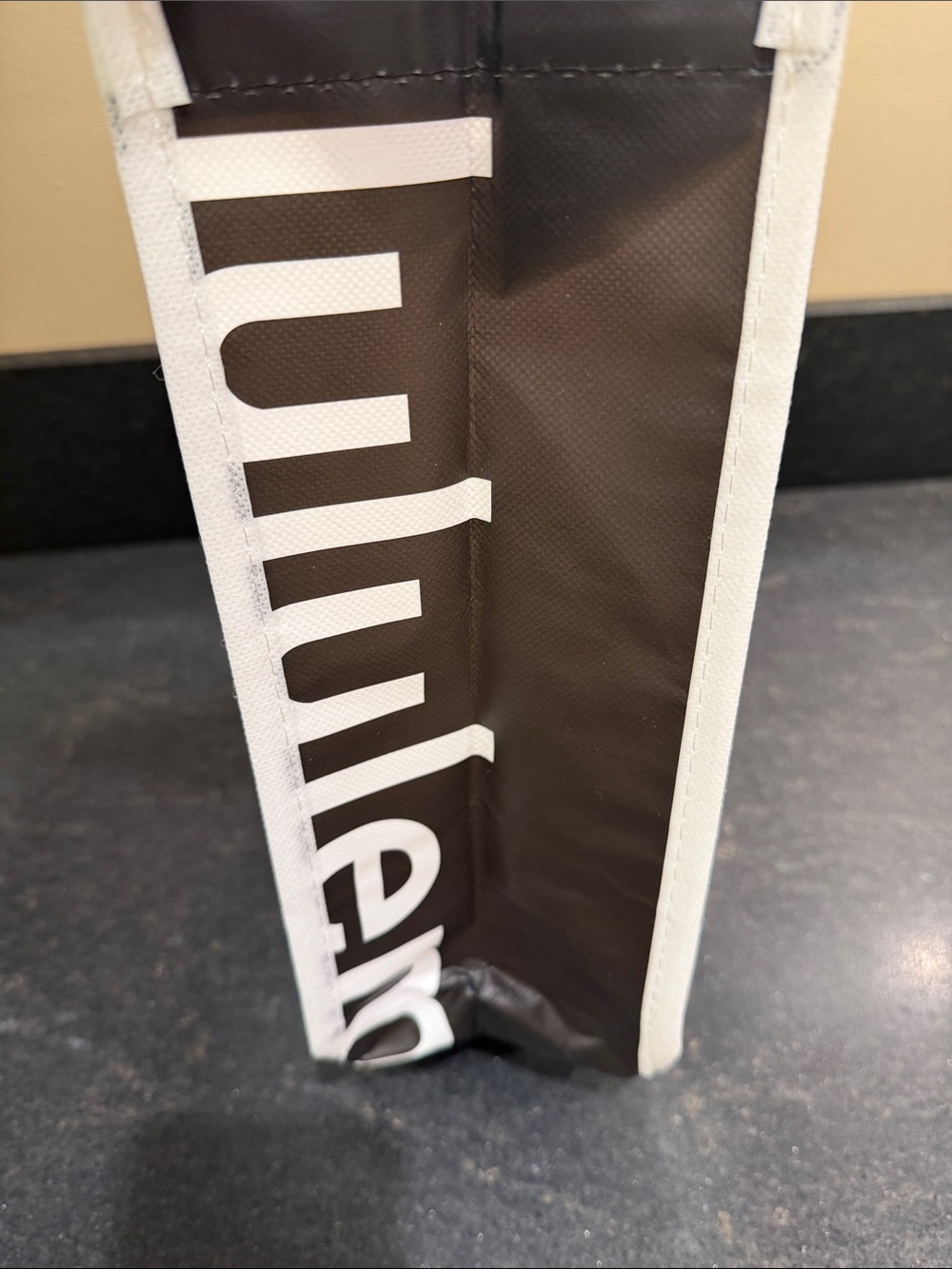 NEW🤩LULULEMON SMALL WHITE & BLACK REUSABLE TOTE BAG WITH HANDLES & SNAP CLOSURE - Picture 4 of 10